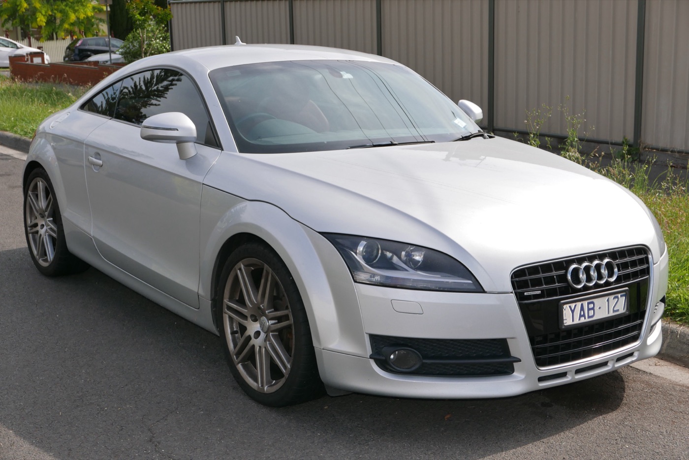 Silver Audi TT Mk2 3.2 quattro coupe with seven-spoke alloy wheels parked at a kerb