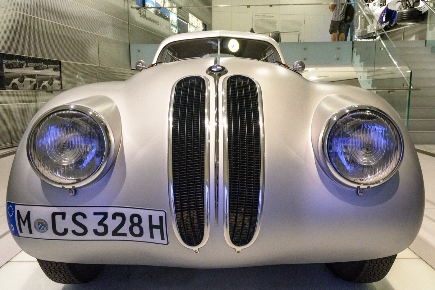 Head-on view of the silver BMW 328 Mille Miglia Touring Coupé with its twin-kidney grille and large headlamps, Munich plate M CS 328H