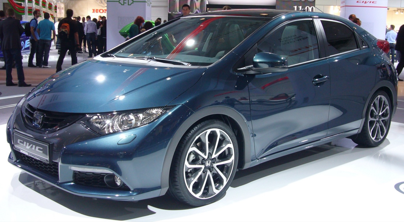 Blue ninth-generation Honda Civic 2.2 i-DTEC hatchback on Honda