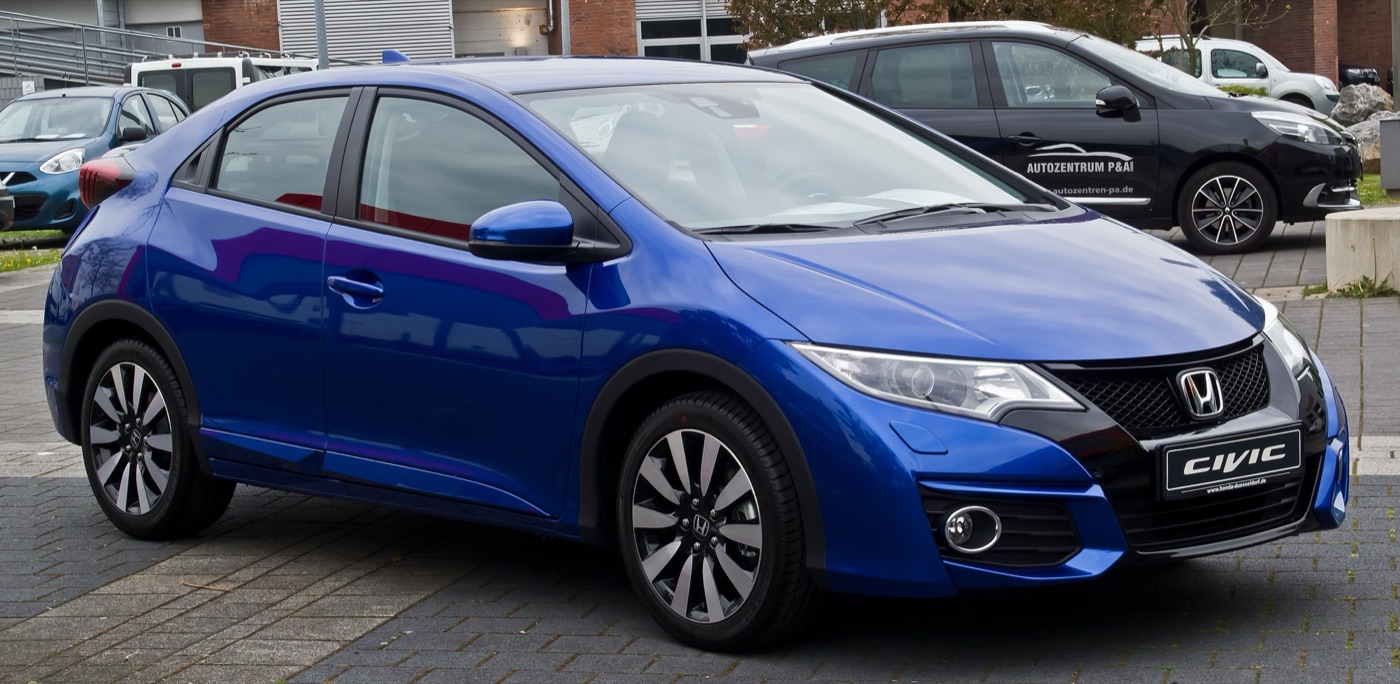 Blue facelifted Honda Civic 1.6 i-DTEC hatchback with the 2015 front bumper and gloss black grille