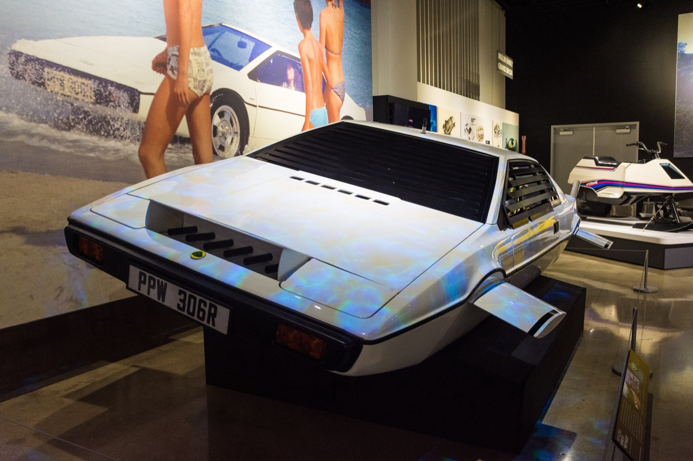 White Lotus Esprit S1 submarine with fins out, rear louvres and the plate PPW 306R, on a plinth in a museum