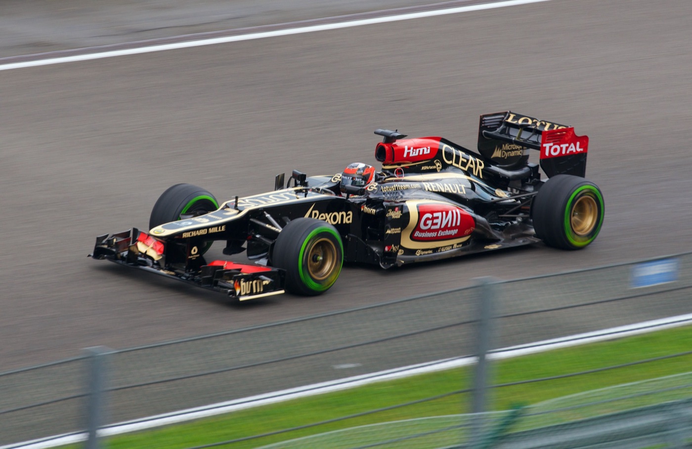 Black Lotus E21 with gold pinstripes, red sidepod panels and green-walled tyres on track