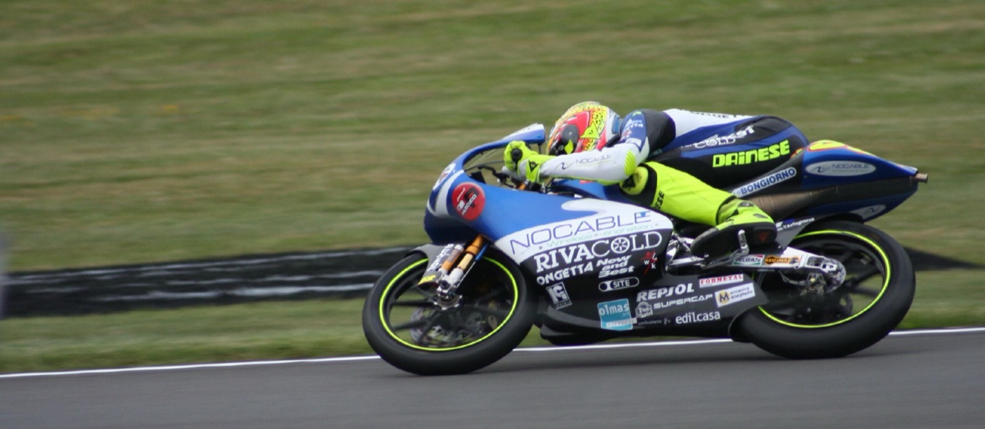 Marco Simoncelli tucked in on his blue and white Nocable.it Aprilia 125 at Donington Park