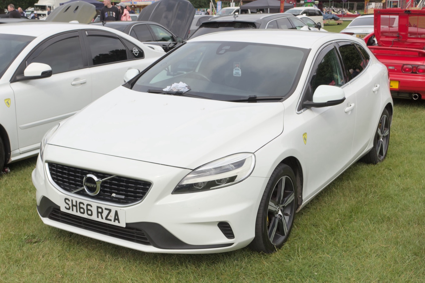 White facelifted Volvo V40 R-Design with Thor