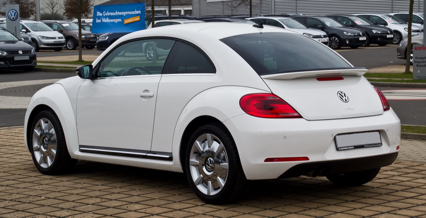 White Volkswagen Beetle A5 seen from the rear with its roof spoiler and Käfer badge on the tailgate