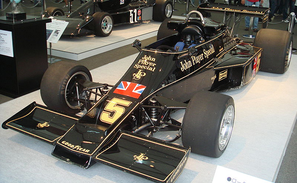 Lotus Racing goes Black & Gold for 2011