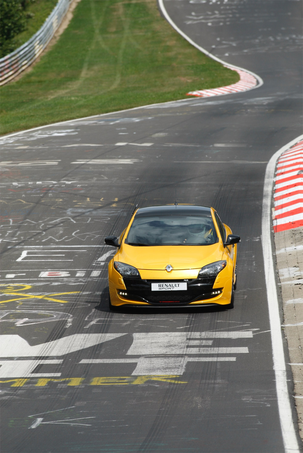 Mégane RS 265 Trophy sets new FWD lap record of the Nürburgring