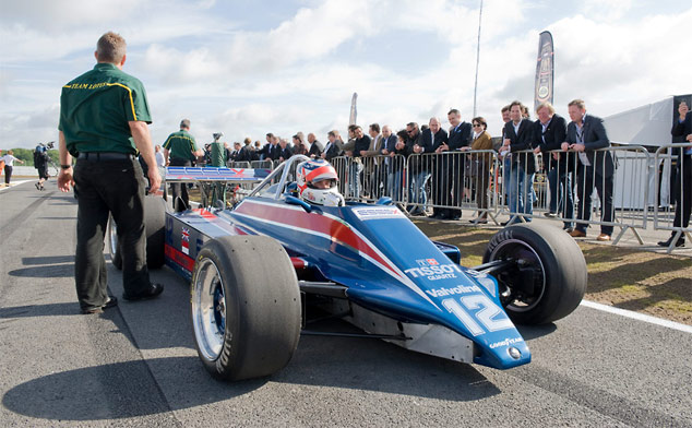 Nigel Mansell in the Lotus 81B