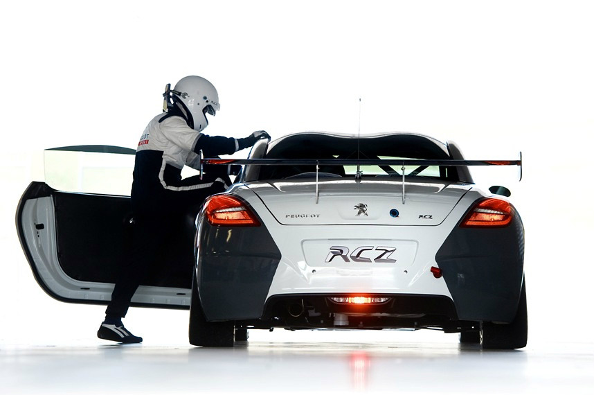 Peugeot Sport reveals the New 2012 RCZ competition car