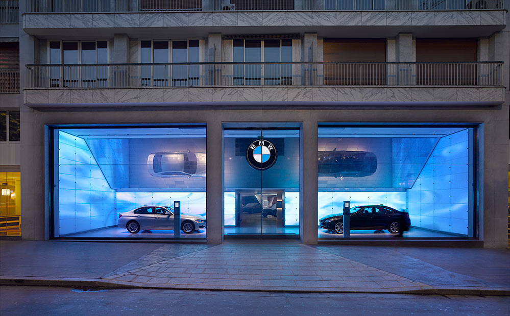 BMW opens its first brand retail store in Paris and aims for the utopian single customer experience