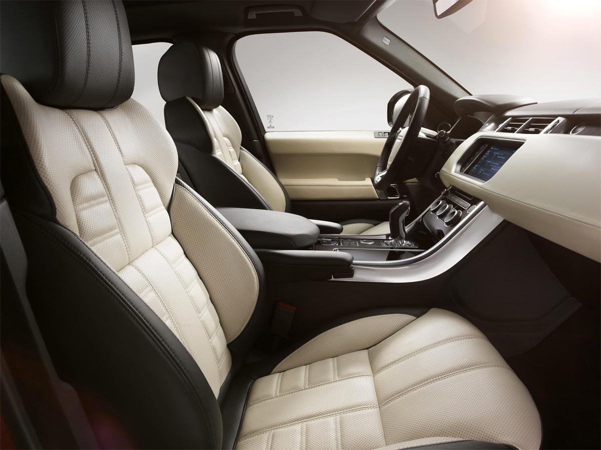 The all-new Range Rover Sport revealed by Daniel Craig