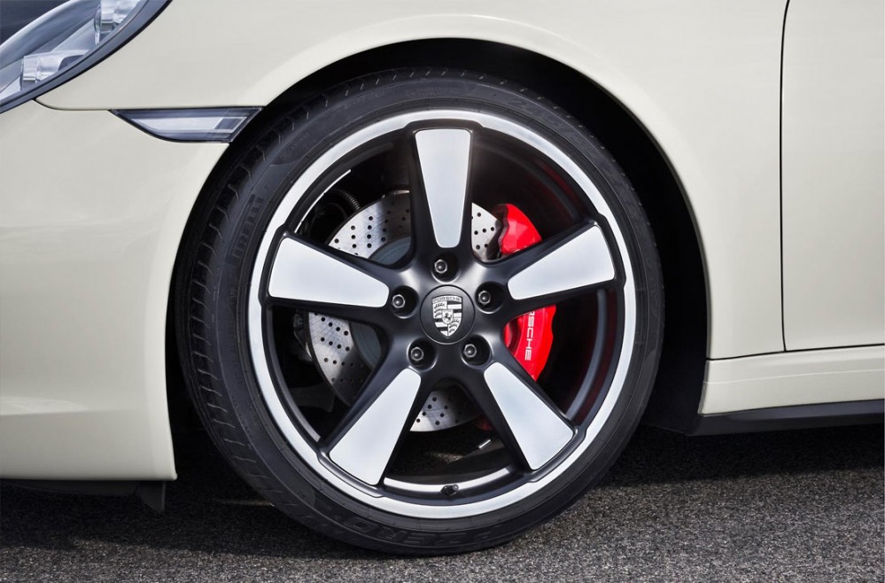 Porsche 911 50 Years Edition G2 999x658 Porsche reveals a limited edition 50th Anniversary 911