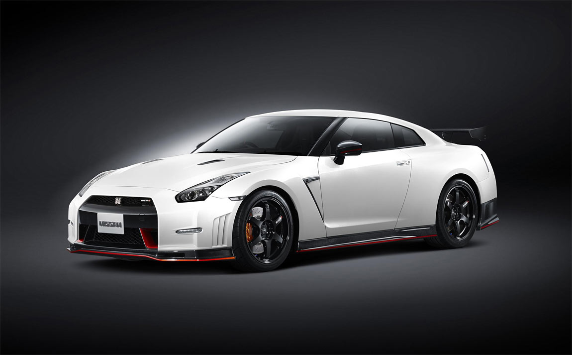 Nissan GT-R Nismo sets a 7:08.679 lap time of the Nürburgring